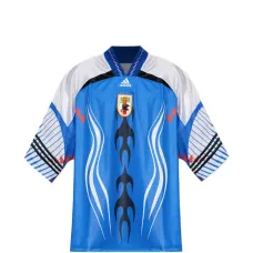 Футболка с графическим принтом и V-образным вырезом Футболка с графическим принтом и V-образным вырезом