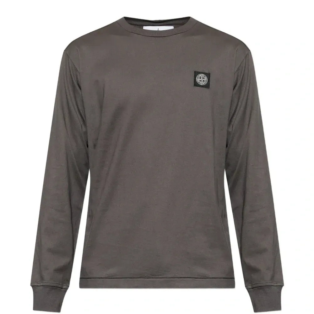 Футболка с длинными рукавами и нашивкой-логотипом