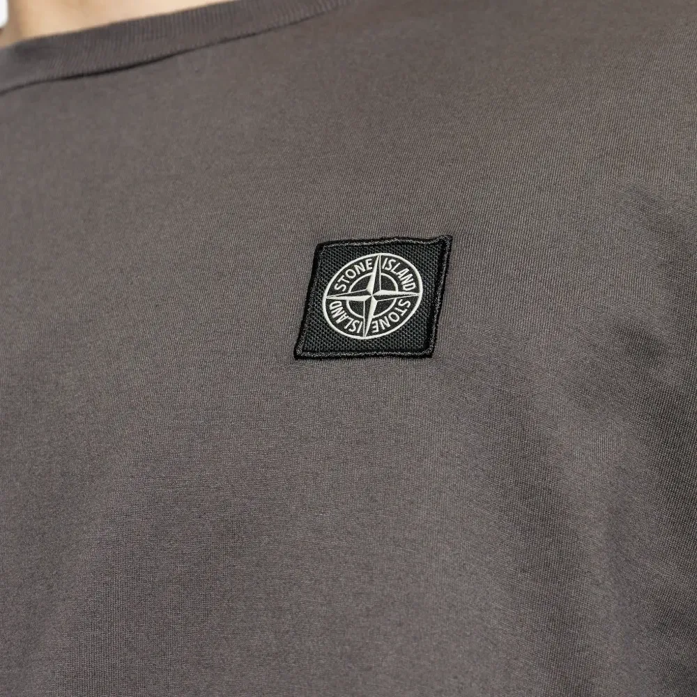 Футболка с длинными рукавами и нашивкой-логотипом