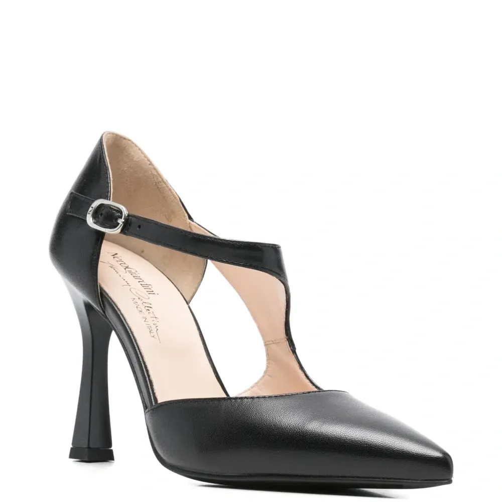 Кожаные туфли на ремешке с пряжкой