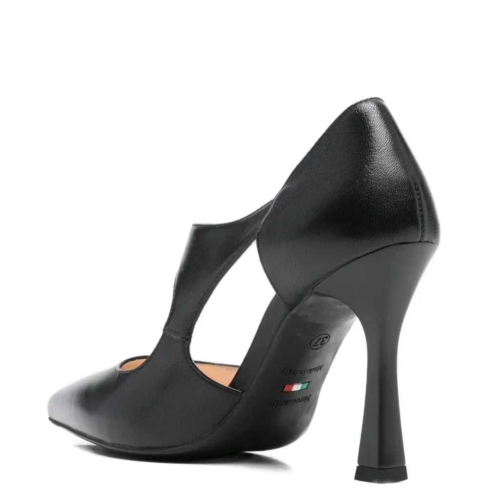 Кожаные туфли на ремешке с пряжкой