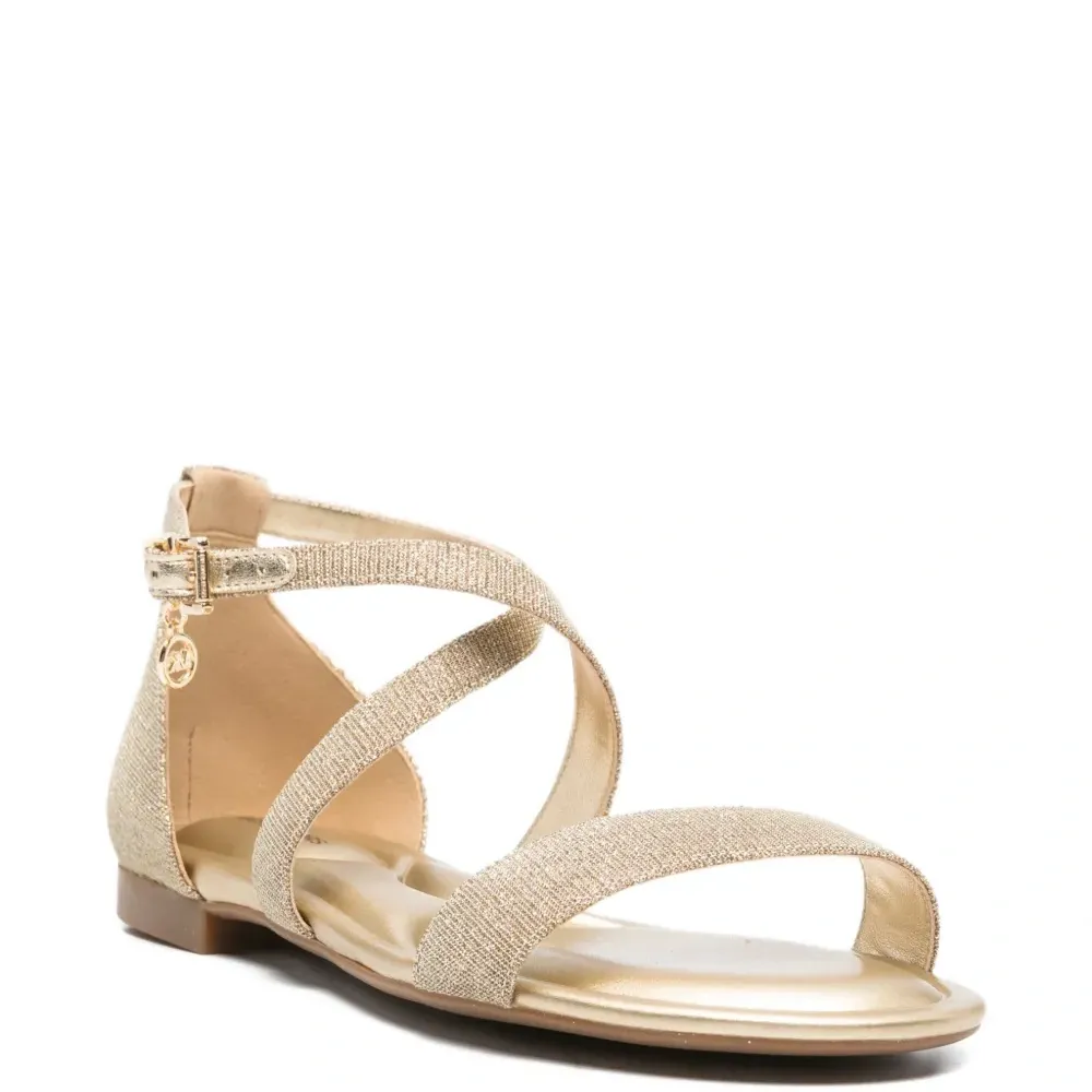 Босоножки на плоской подошве с перекрещивающимися ремешками Босоножки на плоской подошве с перекрещивающимися ремешками