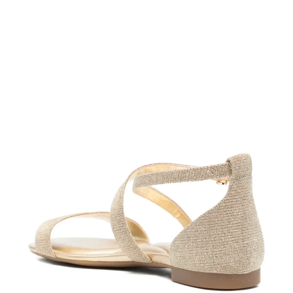 Босоножки на плоской подошве с перекрещивающимися ремешками Босоножки на плоской подошве с перекрещивающимися ремешками