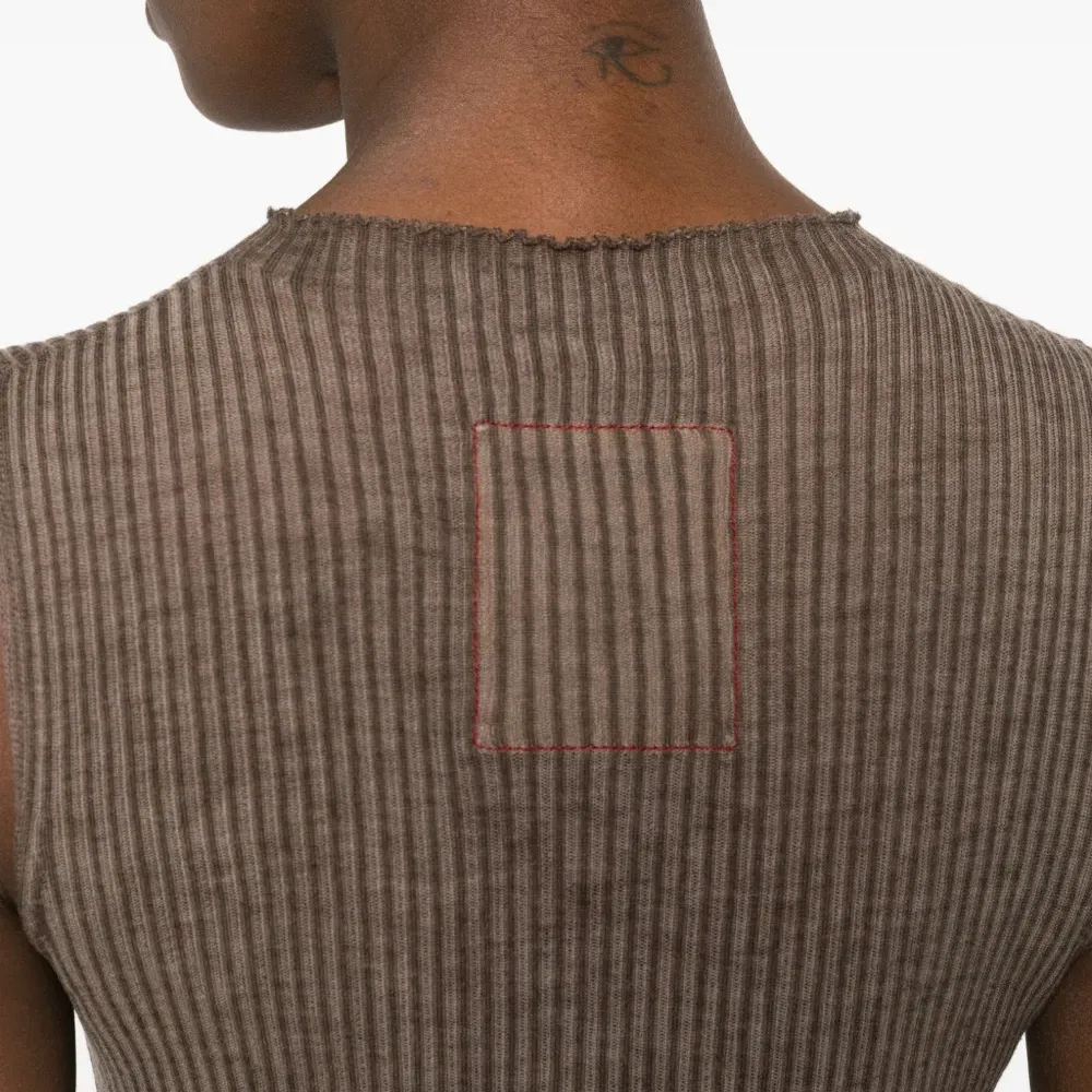 Ребристый топ с эффектом потертости