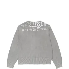 Свитер с круглым вырезом