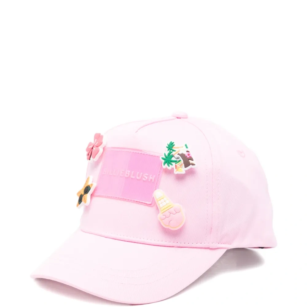 Бейсболка с декоративной булавкой