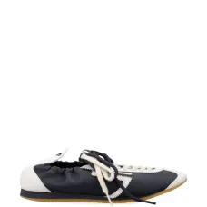 Кроссовки с львом и тремя полосками