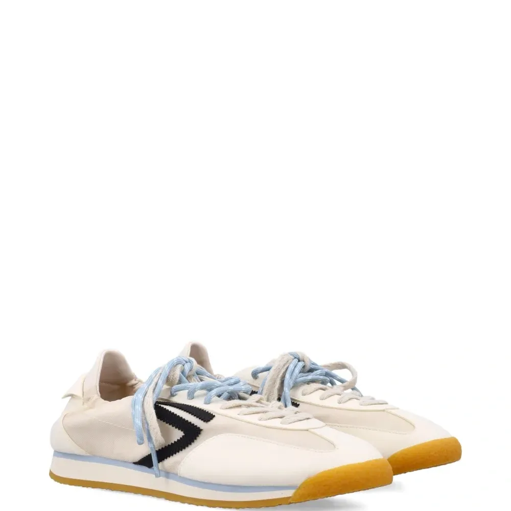 Кроссовки с аппликацией в виде пантеры