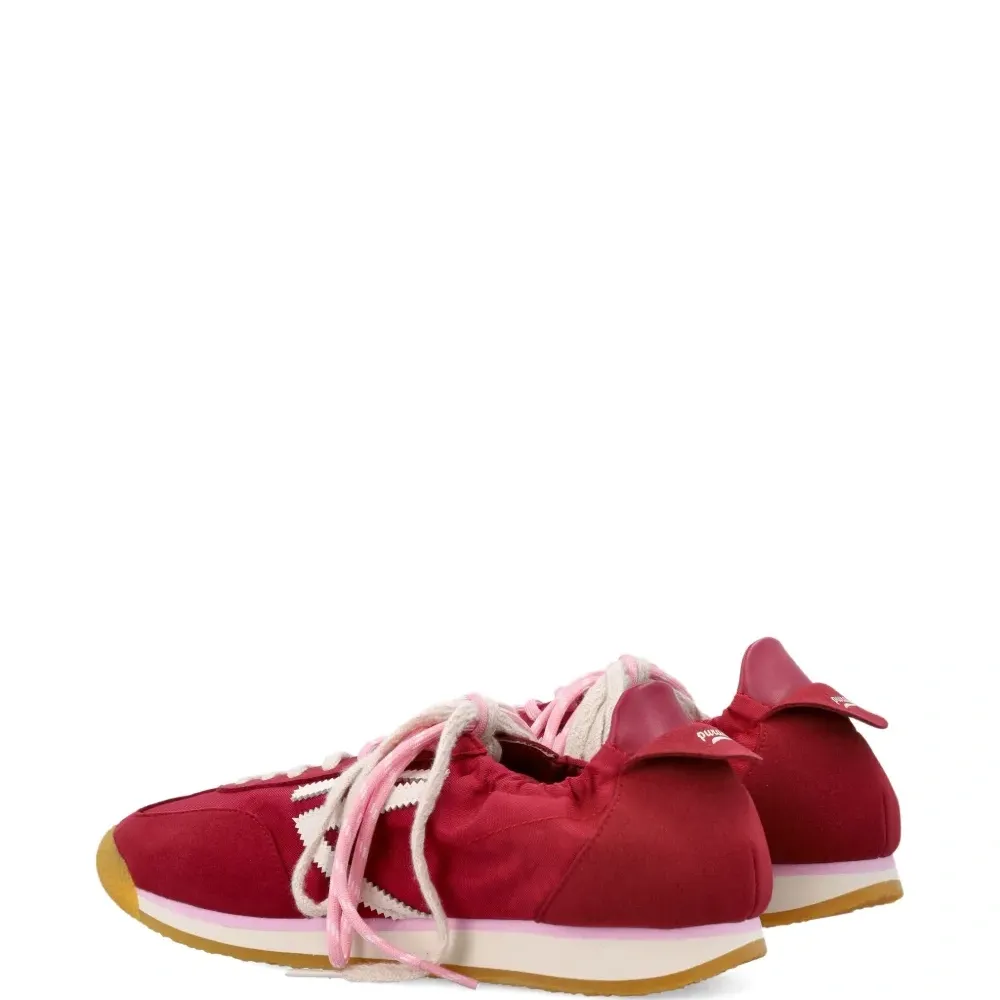 Кроссовки с логотипом