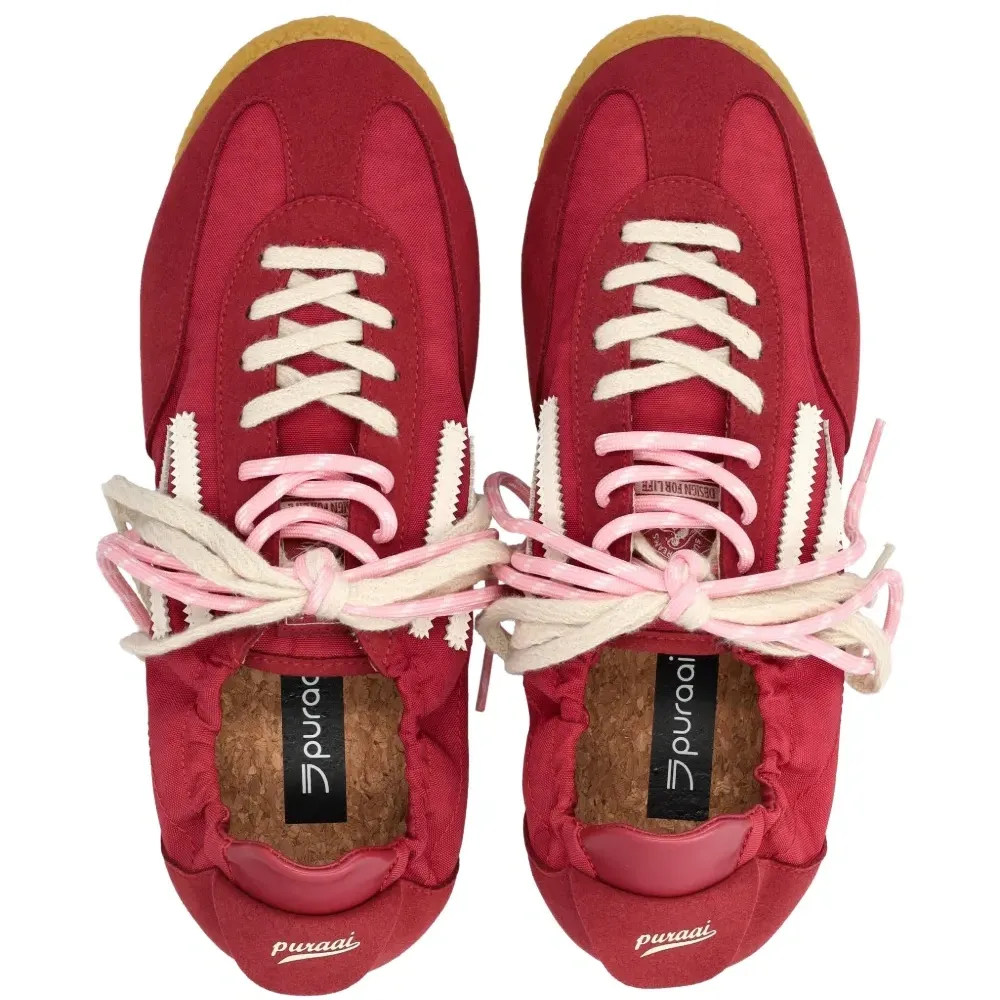 Кроссовки с логотипом