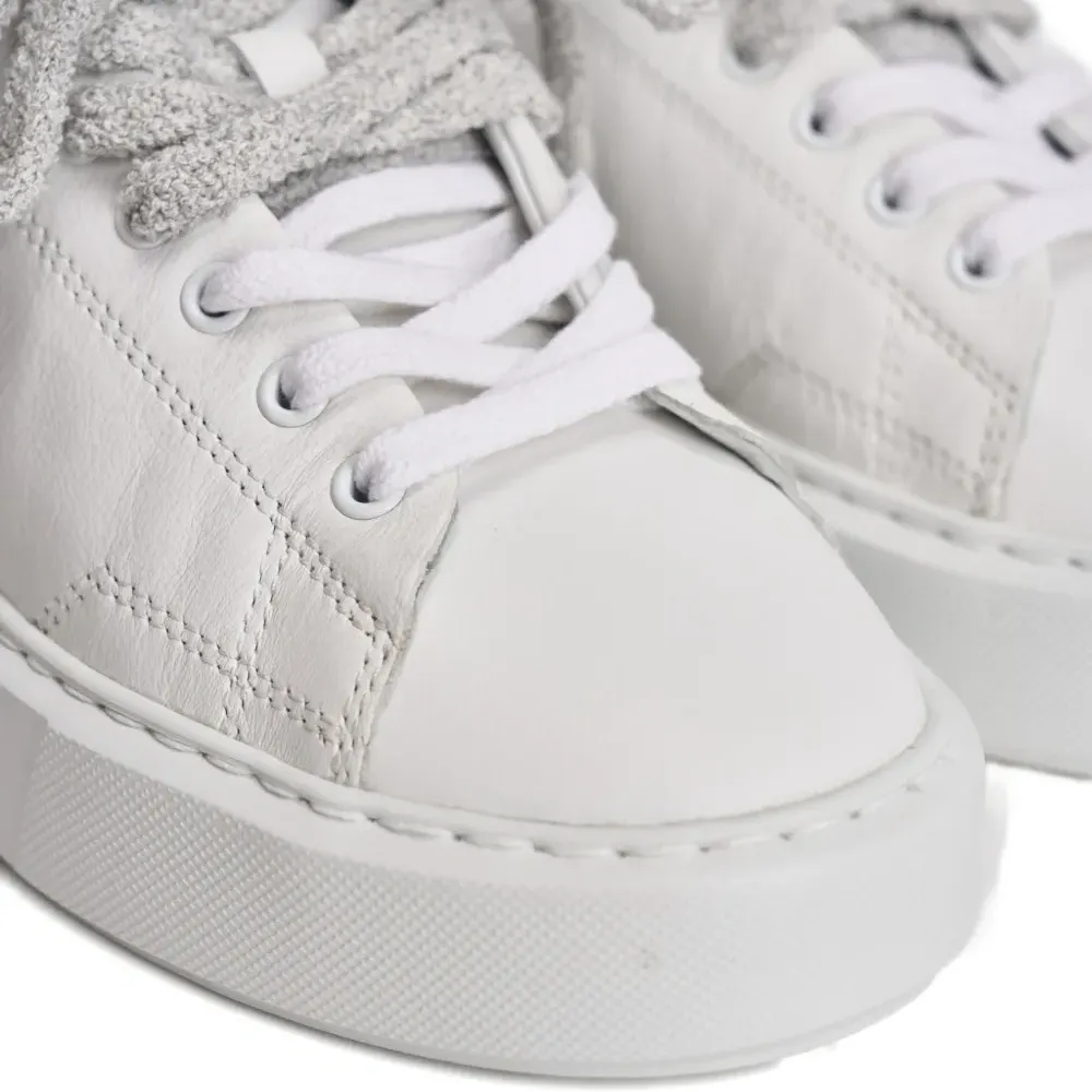 Кожаные кеды на шнуровке