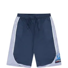 Спортивные шорты с несколькими нашивками Спортивные шорты с несколькими нашивками