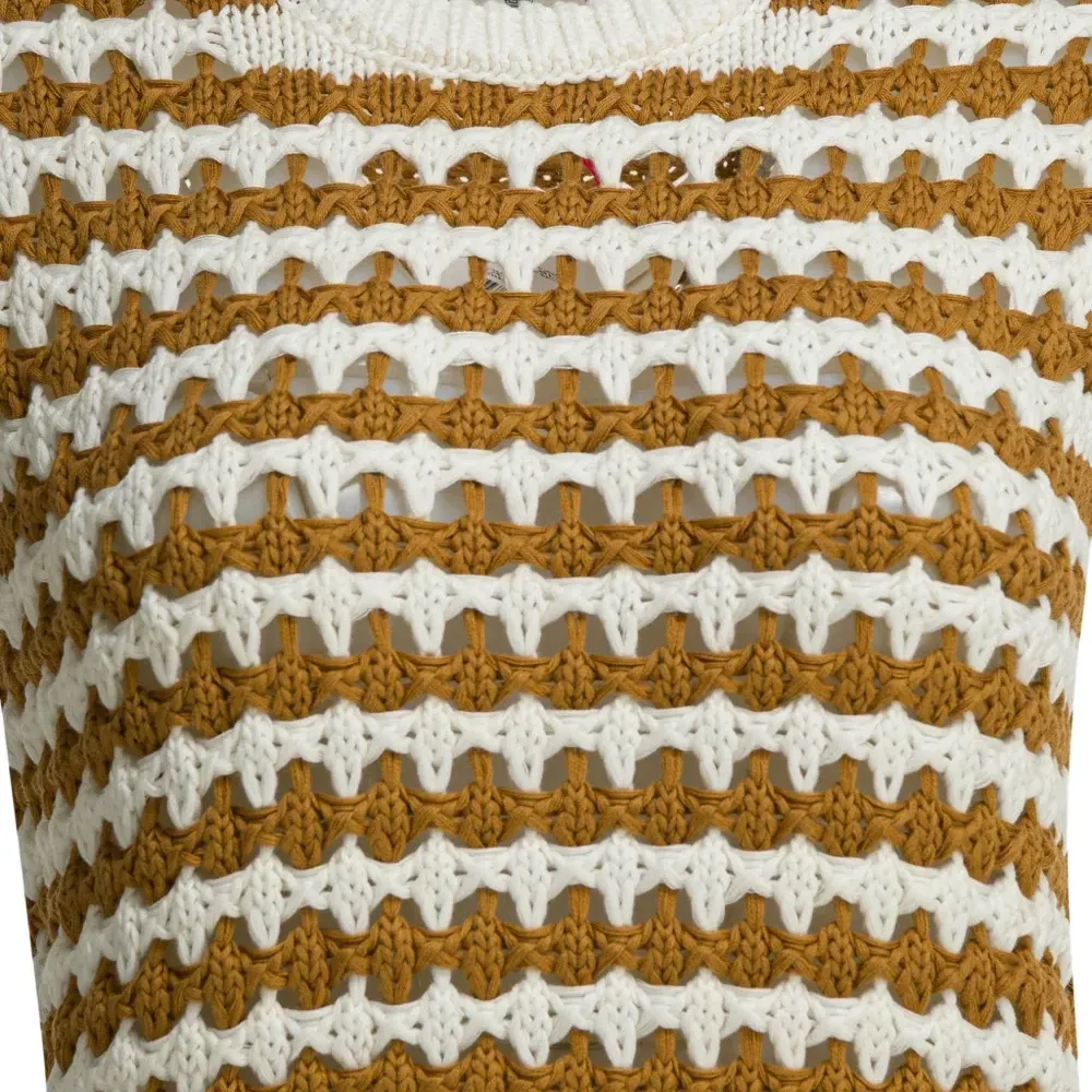 Вязаный жилет в полоску