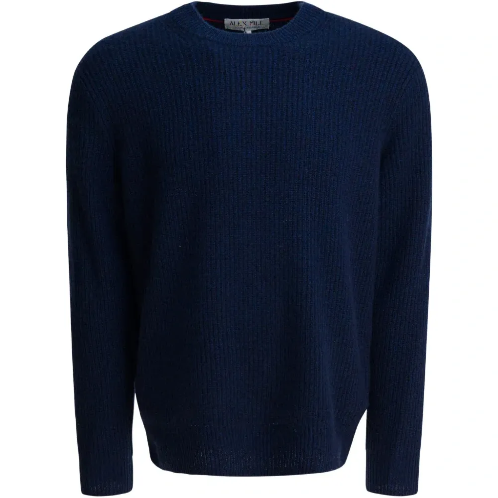 Вязаный свитер с круглым вырезом