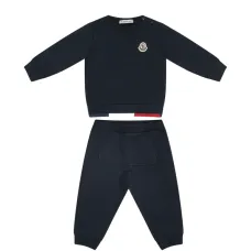 Спортивный костюм с нашивками Спортивный костюм с нашивками