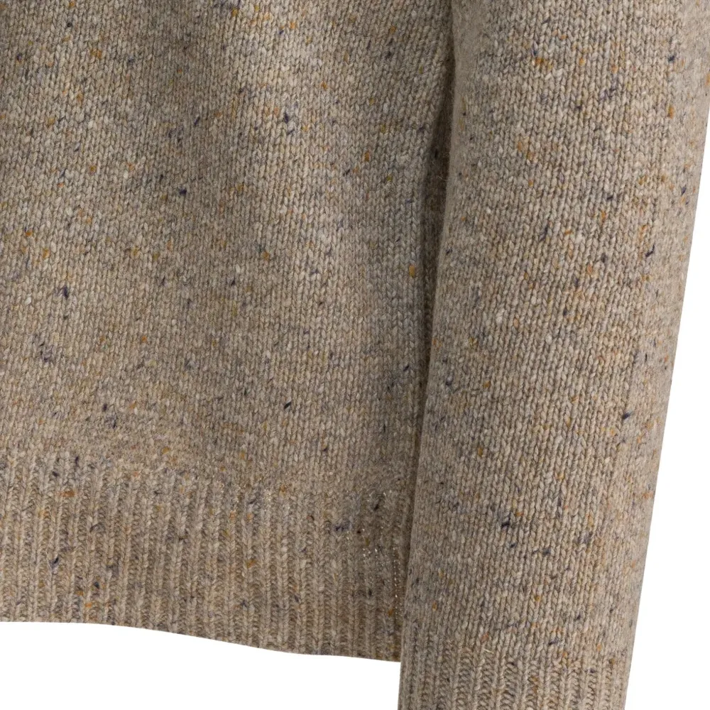 Вязаный свитер с круглым вырезом