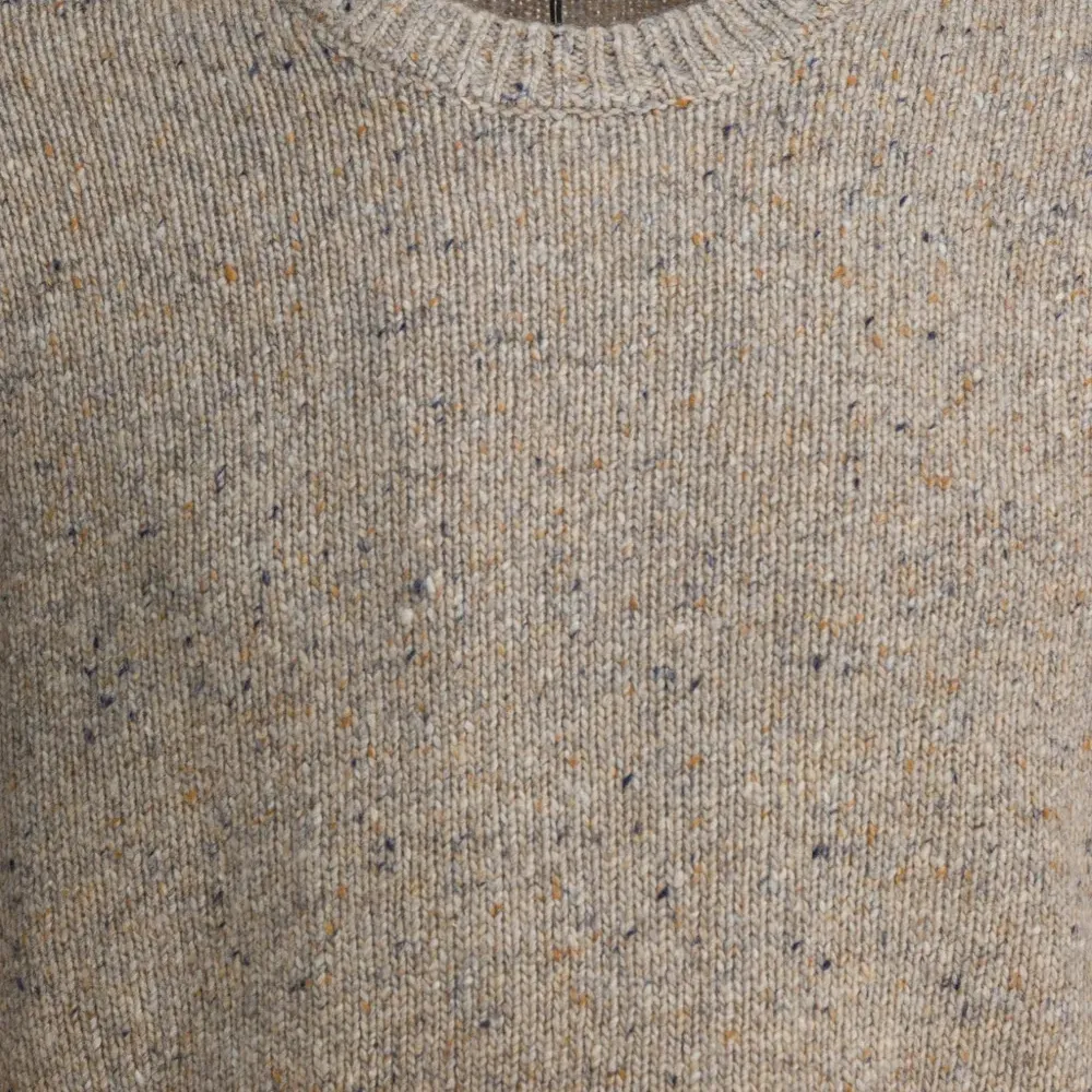 Вязаный свитер с круглым вырезом