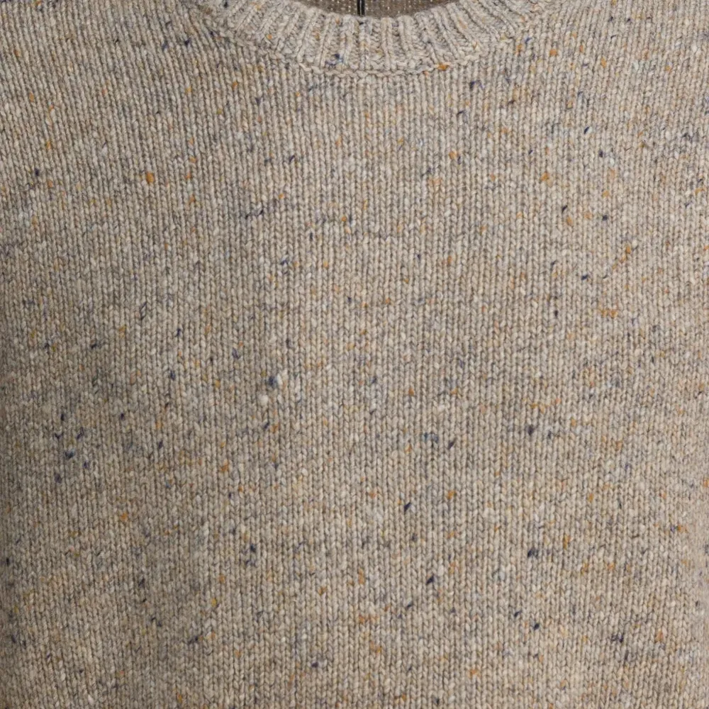 Вязаный свитер с круглым вырезом