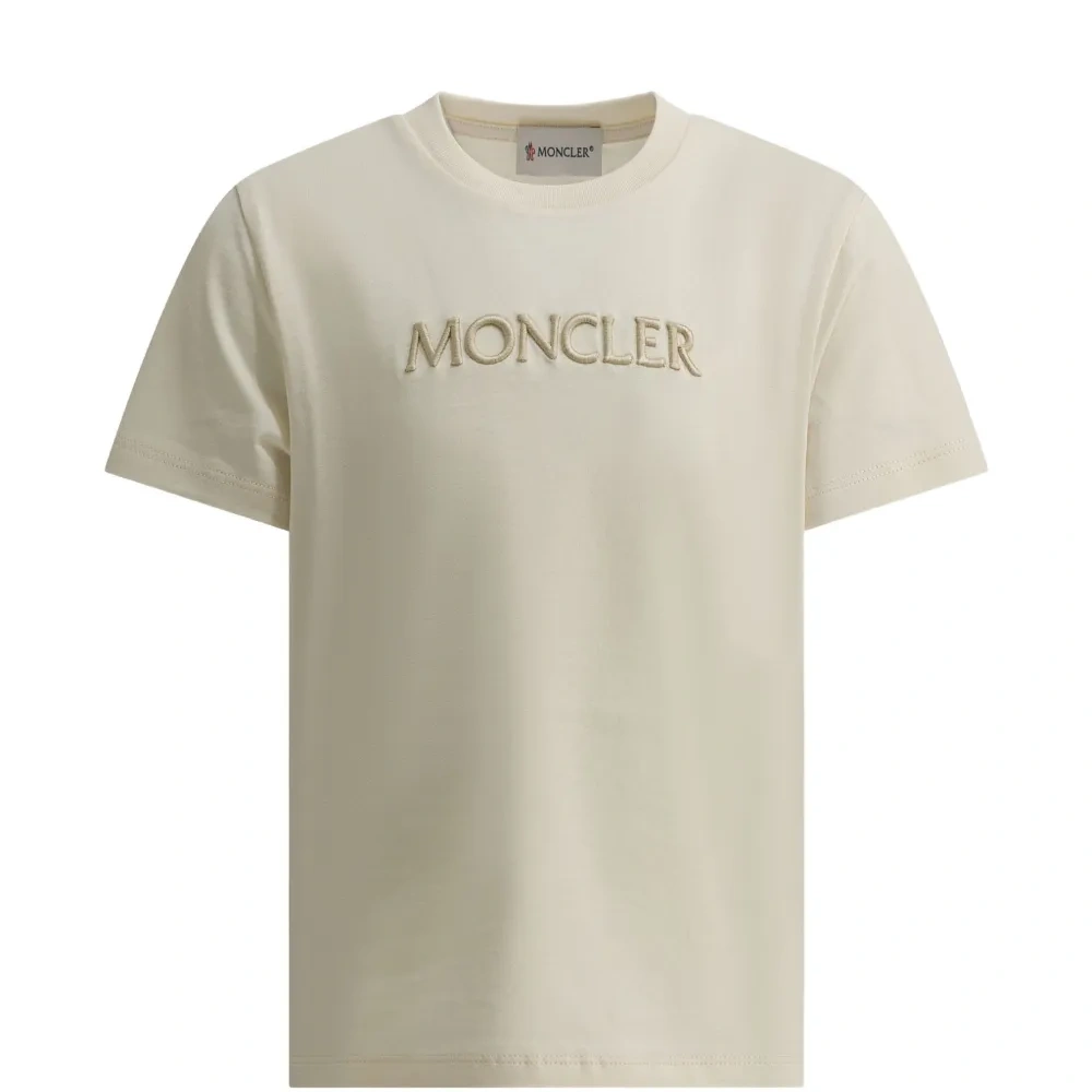 Футболка с вышитым логотипом