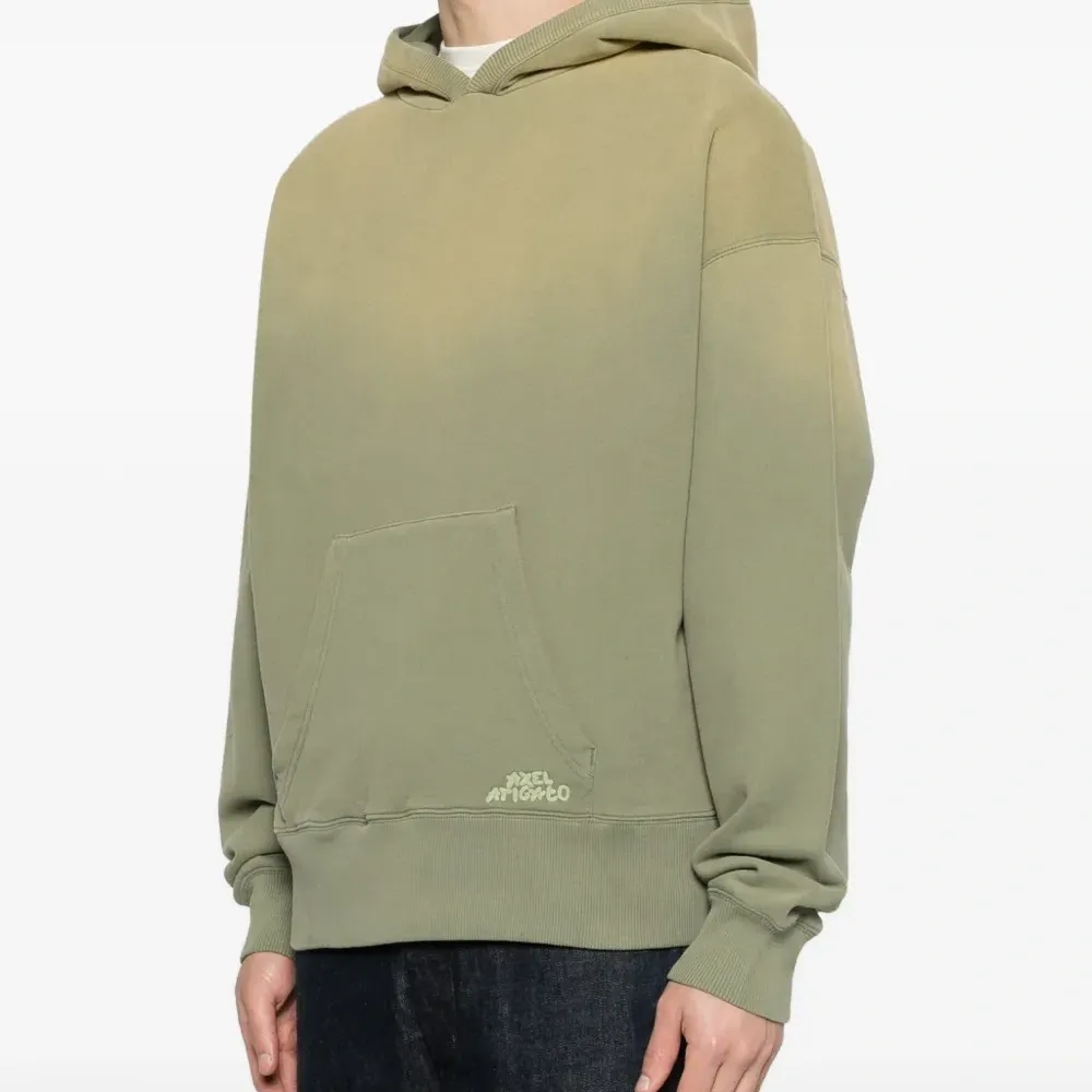 Худи с омбре и карманом