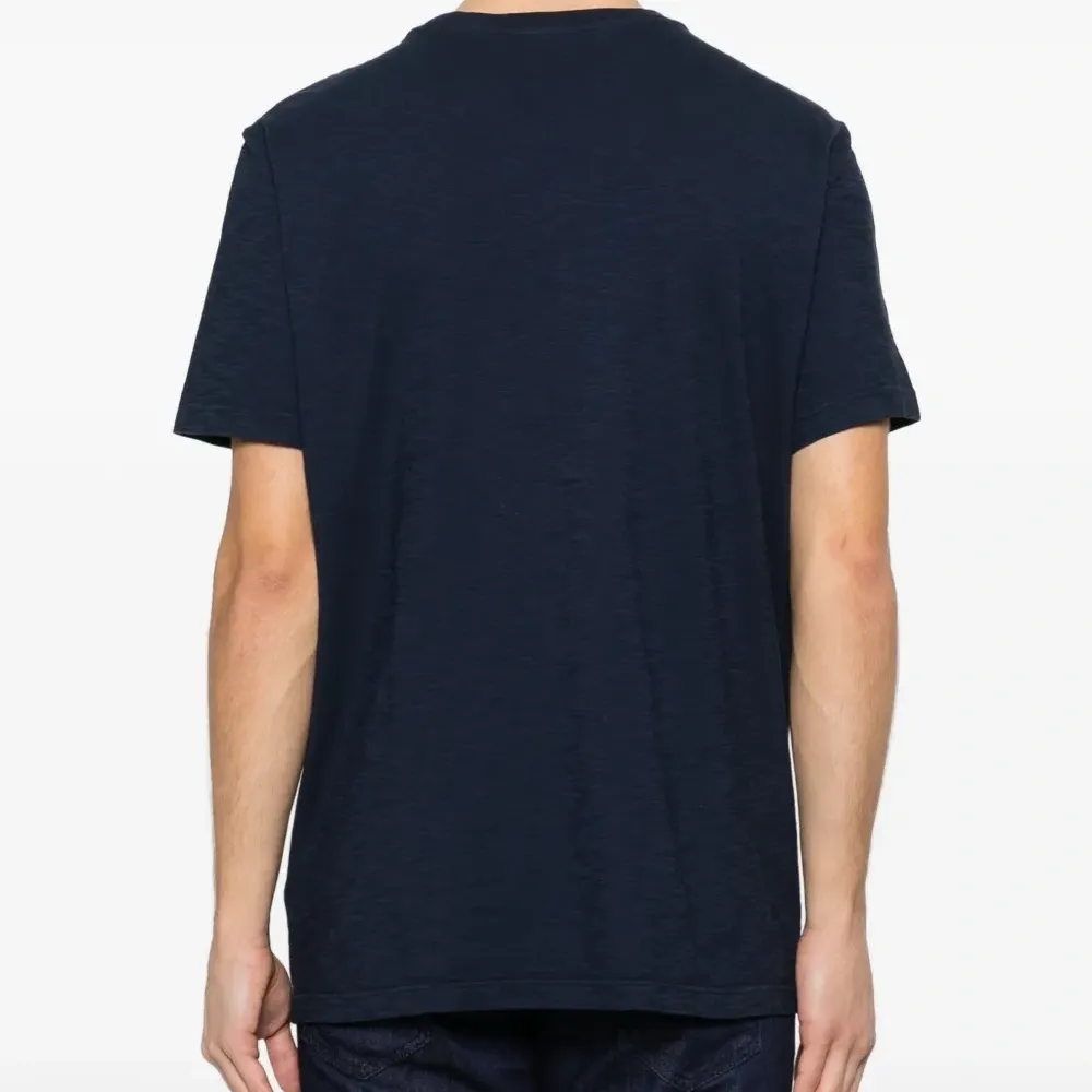 Футболка с круглым вырезом