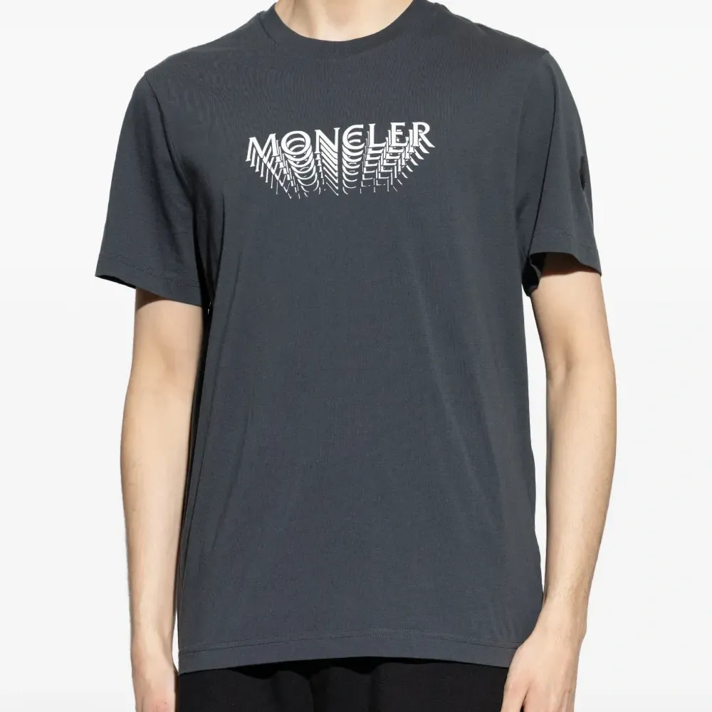 Футболка с логотипом