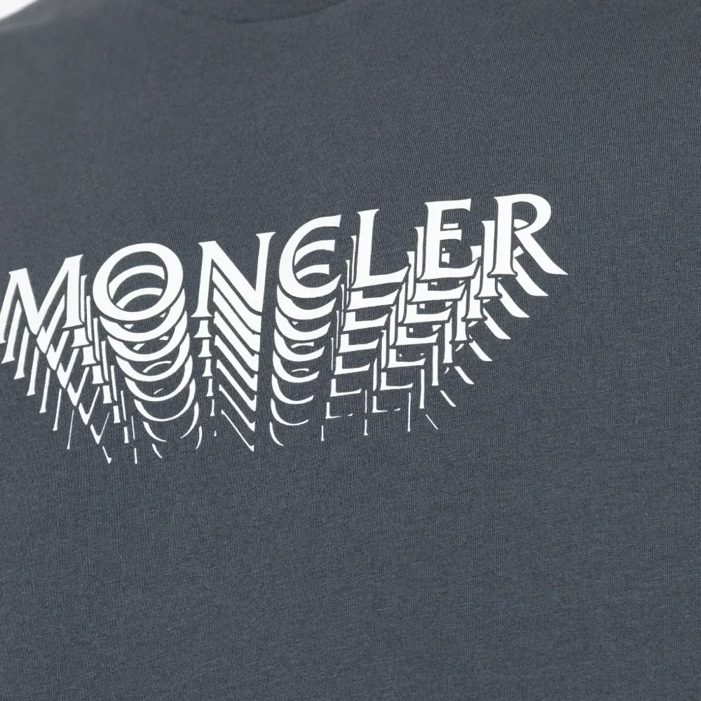 Футболка с логотипом