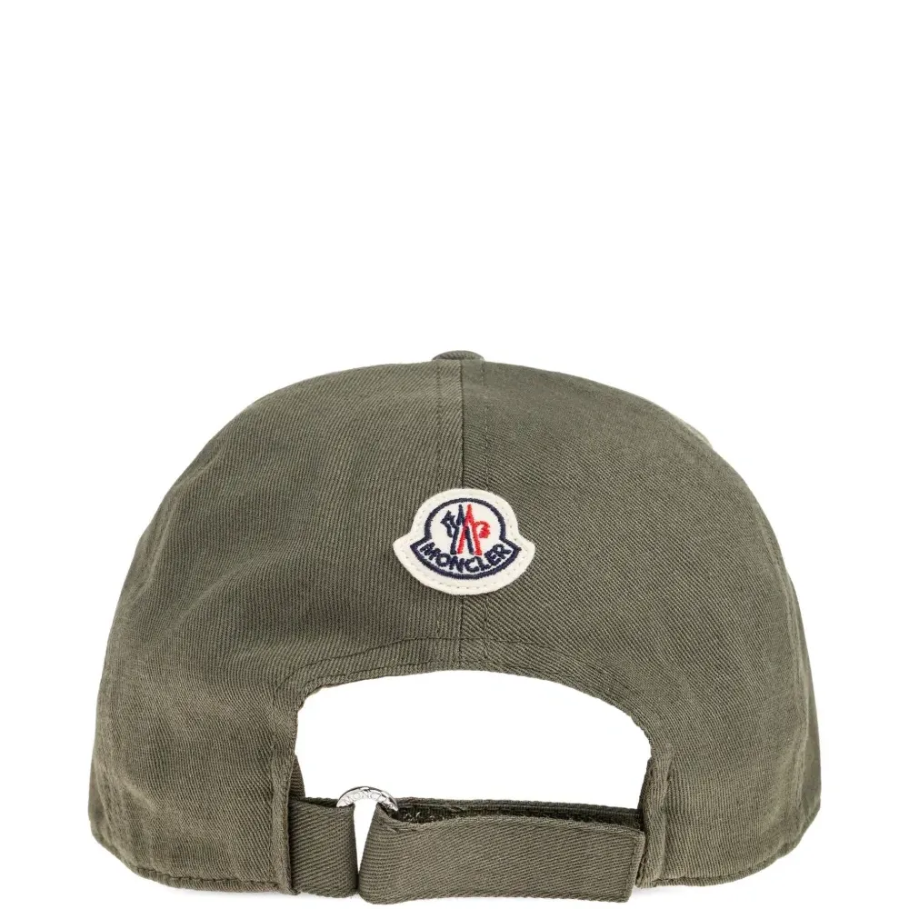 Бейсболка с вышитым логотипом