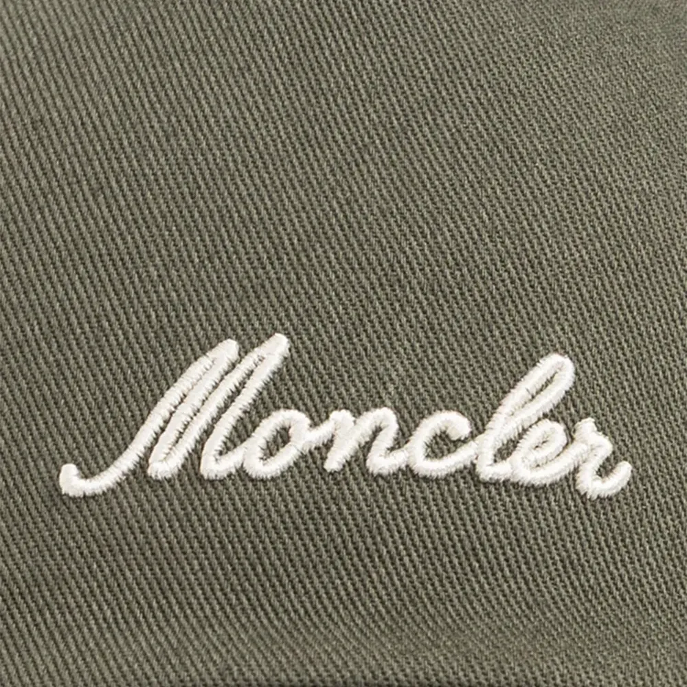 Бейсболка с вышитым логотипом