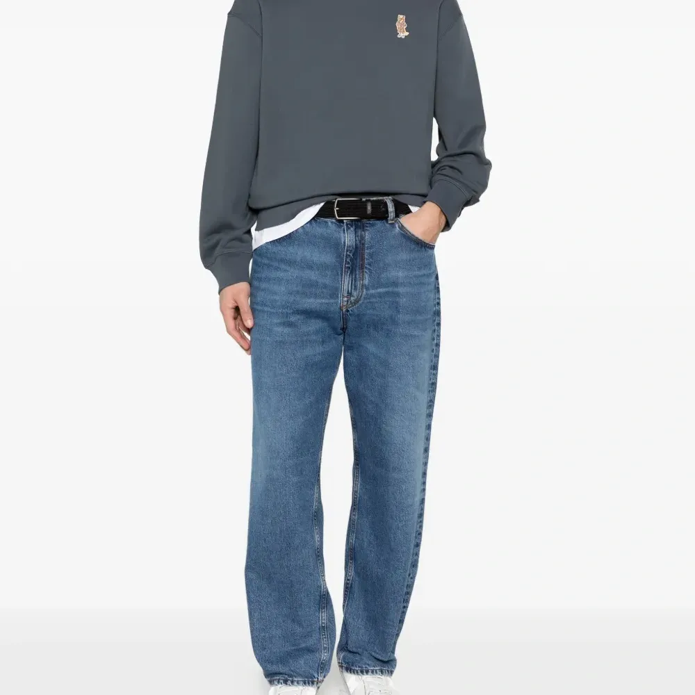 Свитшот с круглым вырезом