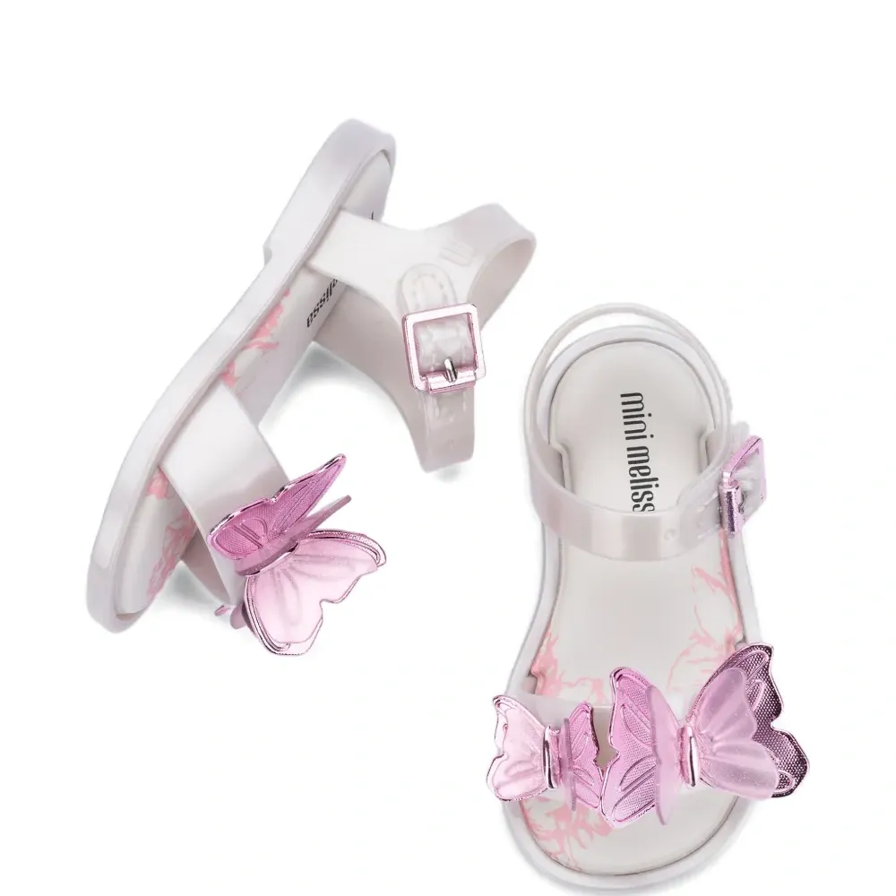 Босоножки с пряжкой в виде бабочки