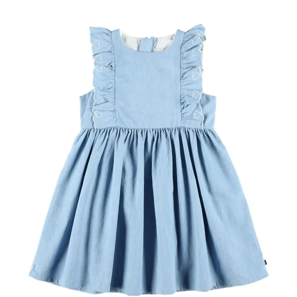 Джинсовое платье с вышивкой в виде сердца