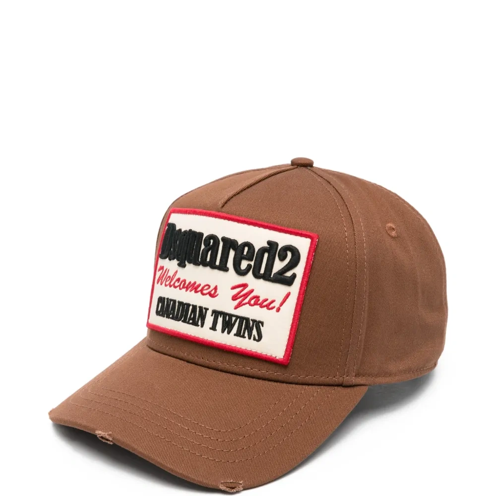 Кепка с нашивкой-логотипом