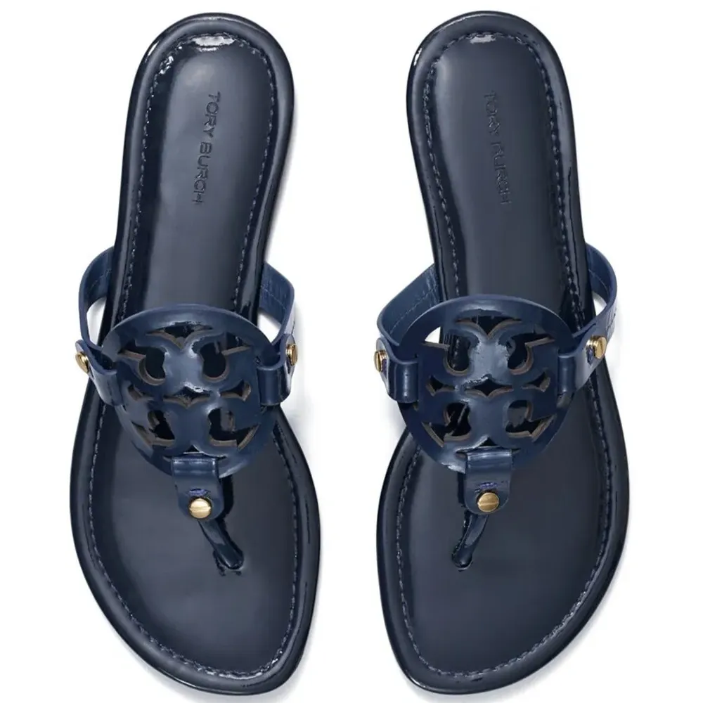 Босоножки Miller с вырезами на плоской подошве