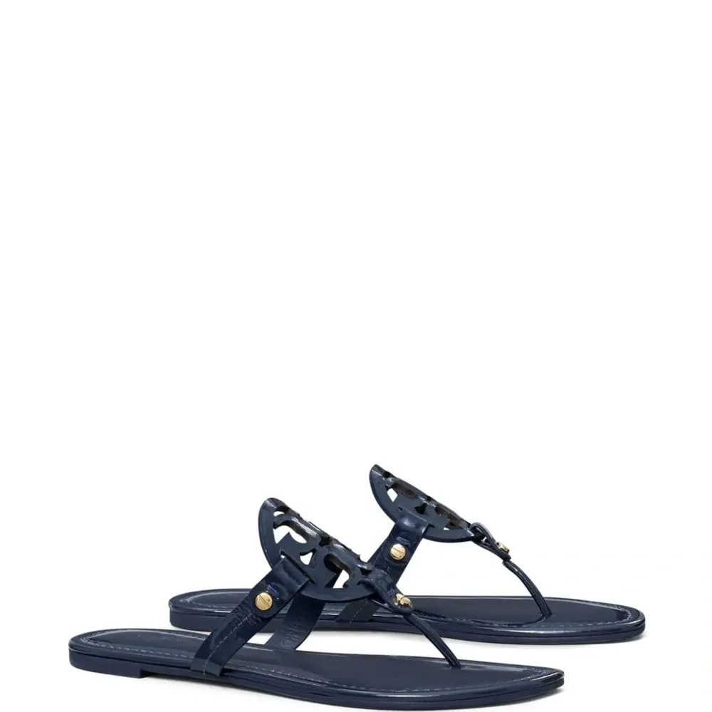 Босоножки Miller с вырезами на плоской подошве