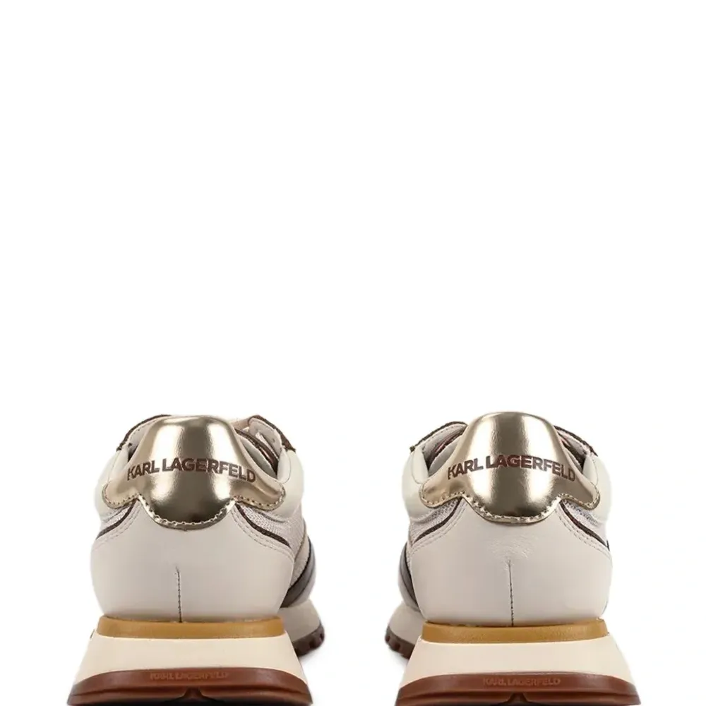 Кроссовки с кружевной отделкой