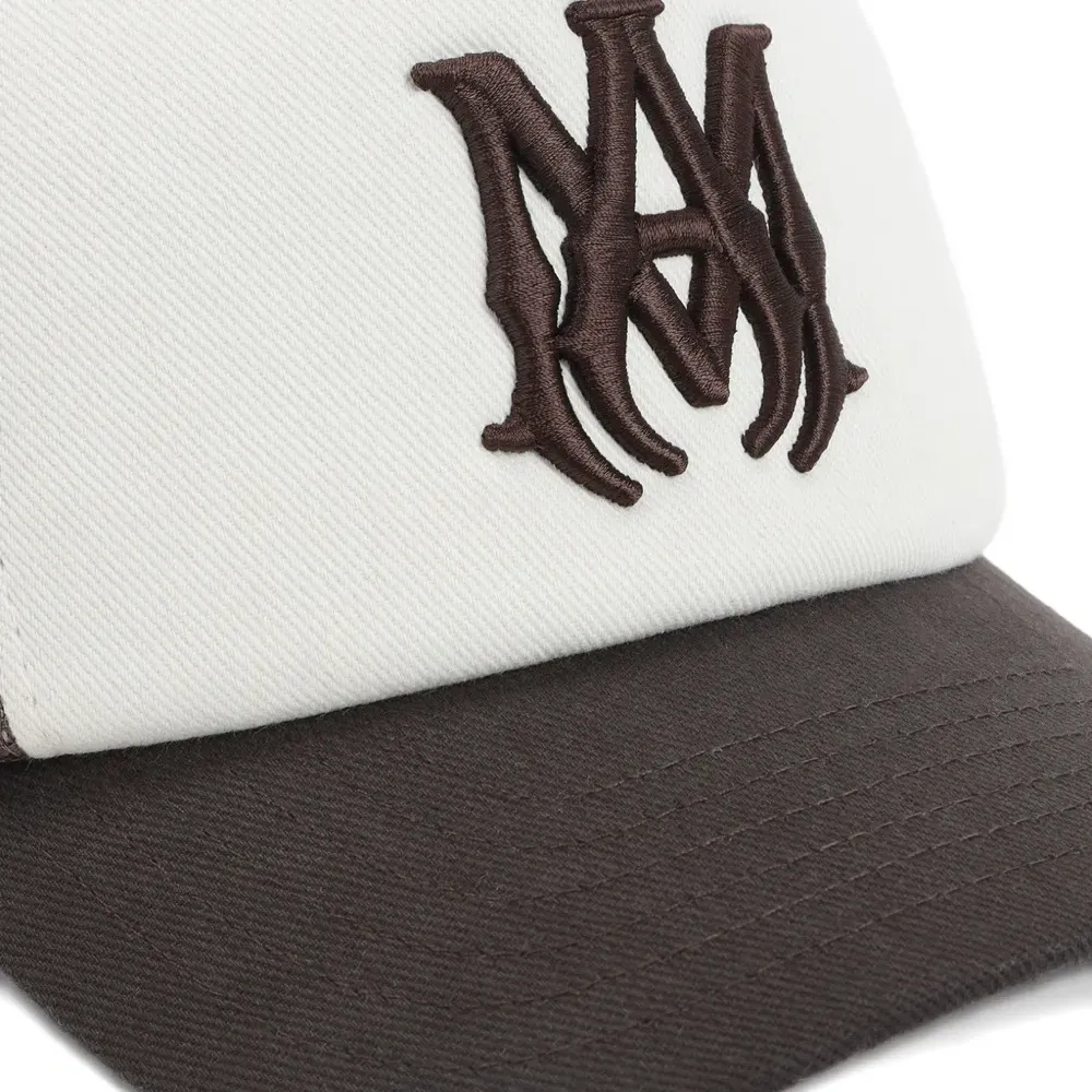 Бейсболка с вышитым логотипом