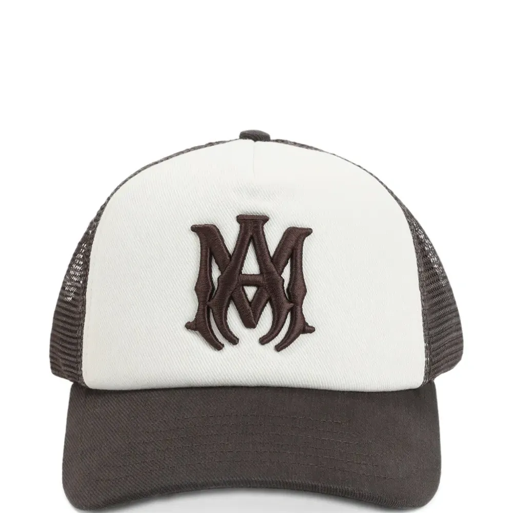 Бейсболка с вышитым логотипом