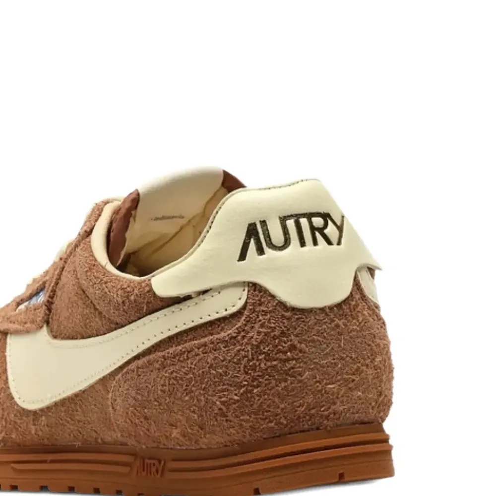 Замшевые кроссовки Замшевые кроссовки