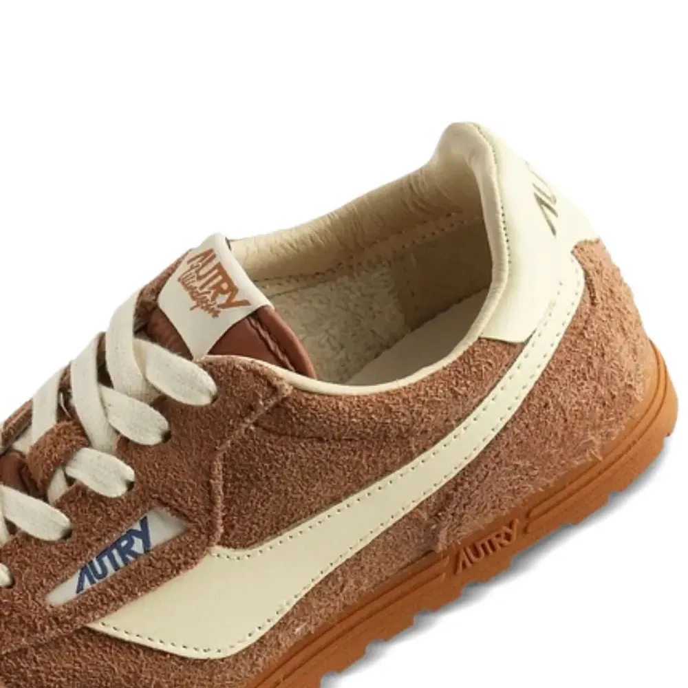 Замшевые кроссовки Замшевые кроссовки