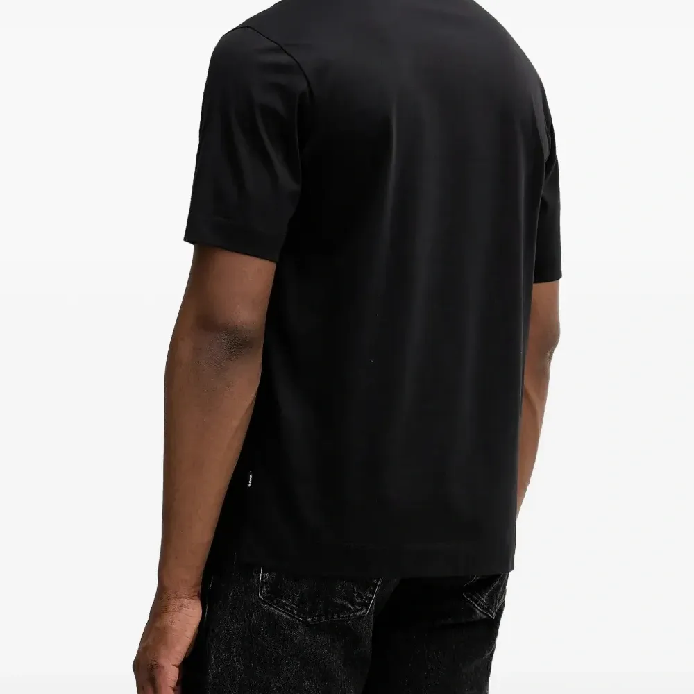 Футболка с нашивкой-логотипом