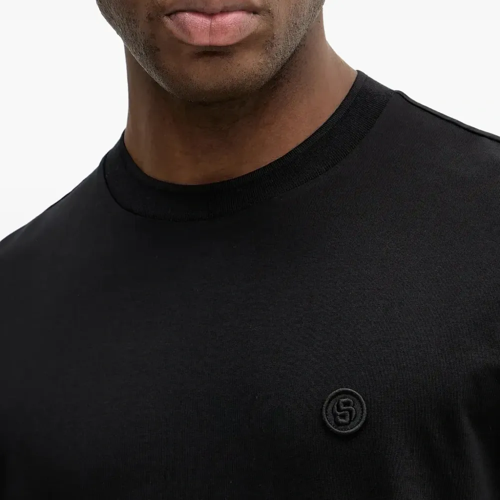 Футболка с нашивкой-логотипом