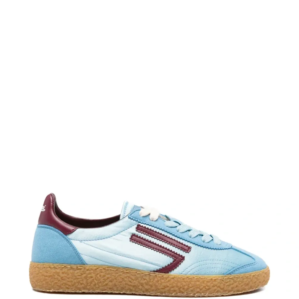 Синие кроссовки на шнуровке