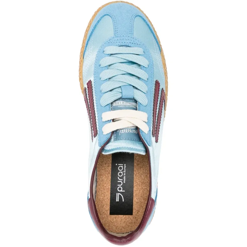 Синие кроссовки на шнуровке