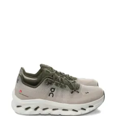 Кроссовки с логотипом