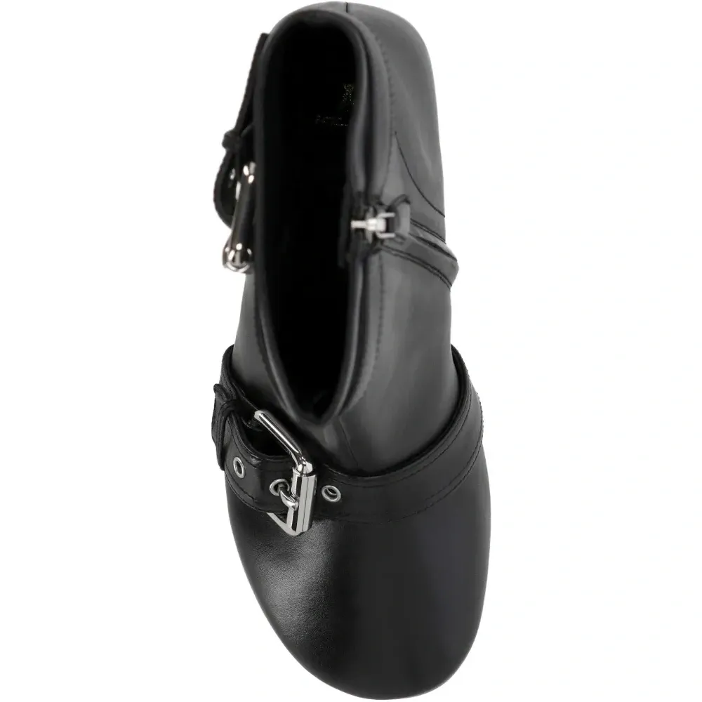 Ботинки с ремешками и пряжками Ботинки с ремешками и пряжками