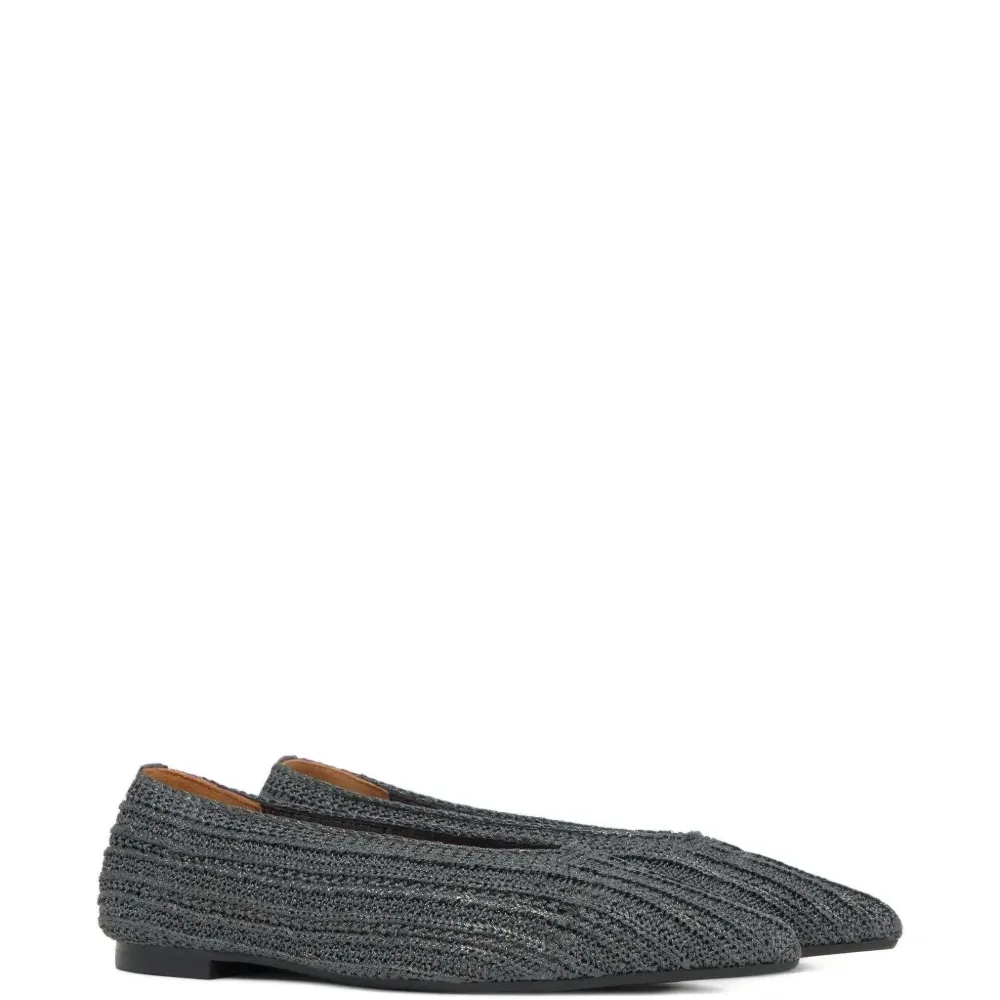 Балетки с заостренным носком и плетеным дизайном