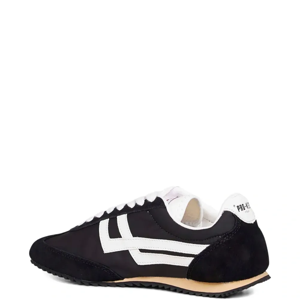 Замшевые кеды на шнуровке