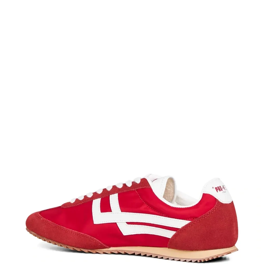 Замшевые кроссовки