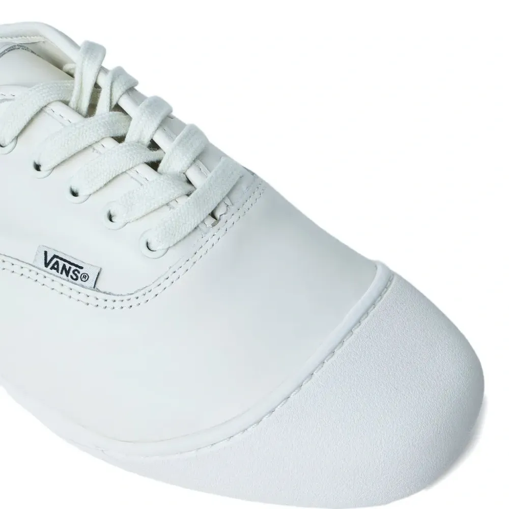 Кроссовки на шнуровке